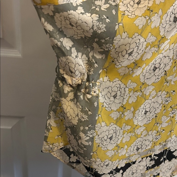 CAbi Yellow and White Floral Tunic - Picture 5 of 9
